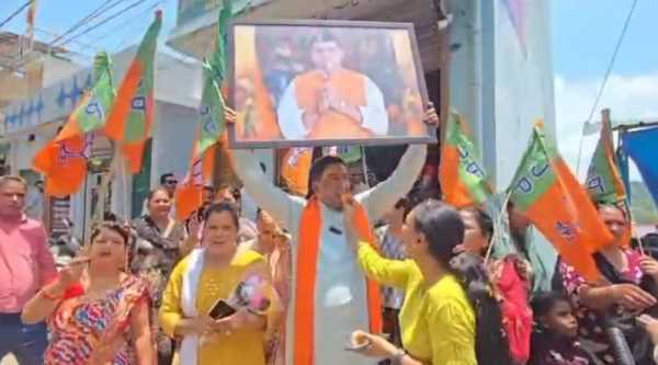 CM धामी के 5 साल पूरे, रामनगर में ढोल-नगाड़ों के साथ भाजपा कार्यकर्ताओं ने मनाया जश्न