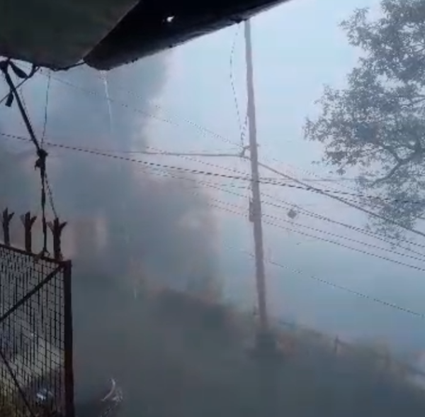 नैनीताल में बारिश और घने कोहरे का कहर, जनजीवन प्रभावित, ग्रामीण सड़कें भी बंद!!
