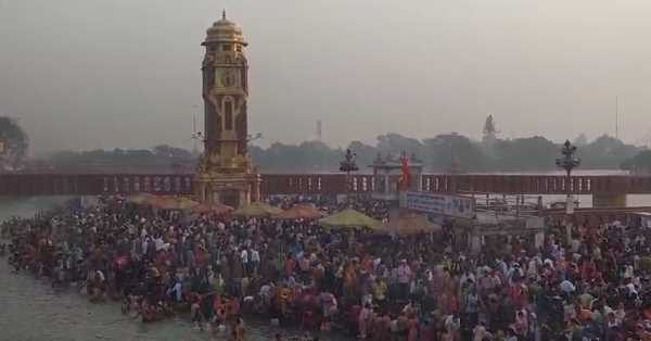 कार्तिक पूर्णिमा: हरिद्वार में उमड़ा श्रद्धा का सैलाब, हर की पैड़ी पर गूंजे जय मां गंगा के जयकारे