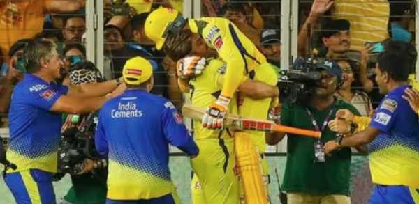 IPL 2023 Champion CSK: धोनी ने जडेजा को गोद में उठाकर मनाया जश्न, चेन्नई के चैंपियन बनने के बाद वीडियो में देखें इमोशनल मोमेंट