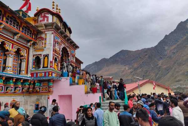 Badrinath: जय बदरीविशाल के जयकारो के साथ शीतकाल के लिए बंद हुए धाम के कपाट, चारधाम यात्रा का भी समापन !