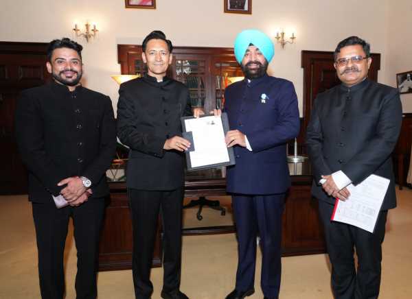 लोकतंत्र का महाअभियान शुरू, राज्यपाल से हुई SIR की शुरुआत