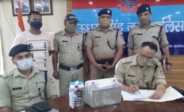 रुद्रपुर में सट्टेबाज़ों के साथ-साथ पुलिस भी हुई सतर्क, 9 लाख रुपए कैश और 4 फोन के साथ पकड़ा आरोपी