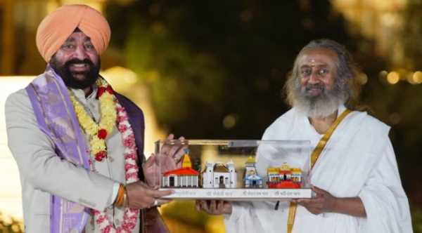 आर्ट ऑफ लिविंग के कार्यक्रम में शामिल हुए उत्तराखंड के राज्यपाल