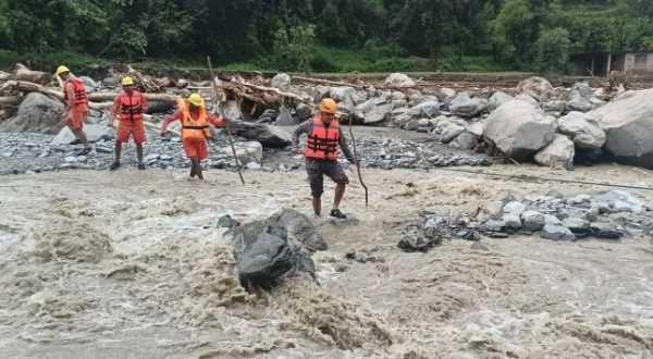  हिमाचल में तबाही के बीच तीन और शव मिले, 34 लापता.. वायुसेना से मांगी मदद