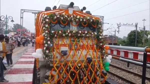 रामनगर–देहरादून सीधी रेल सेवा का शुभारंभ, पहली बार रेल से जुड़े कुमाऊं और गढ़वाल