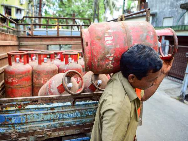 1 मई से बदल सकते हैं LPG बुकिंग नियम! कीमत, OTP और eKYC पर बड़ा अपडेट !