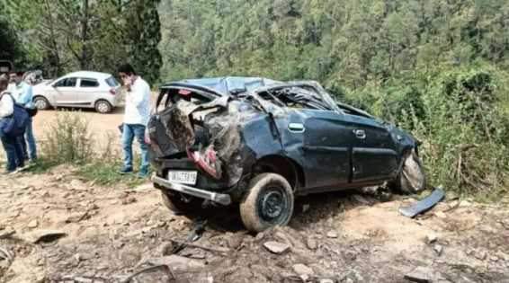 उत्तराखंड में कार खाई में गिरी, 4 की मौत; पिता की मौत, बेटा गंभीर