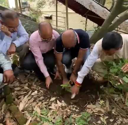 बुरांश के पौधों से हरियाली का संदेश असम के कुलपति प्रोफेसर भी मौजूद 