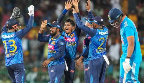 SL vs IND: 3 साल बाद भारत के खिलाफ वनडे मैच जीता श्रीलंका, जेफ्री वेंडरसे ने 6 विकेट लेकर मचाया धमाल 