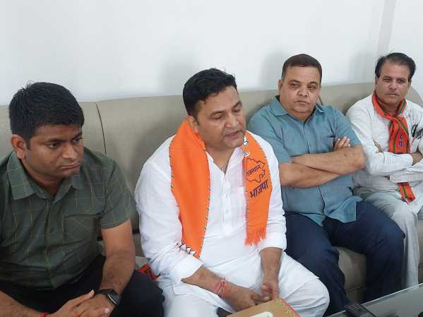 नैनीताल..फिर विवादों में विधायक कैड़ा, डॉक्टर के साथ बदसलूकी का गंभीर आरोप !