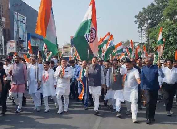 हल्द्वानी पहुंचे मुख्यमंत्री धामी ने तिरंगा शौर्य सम्मान यात्रा में लिया हिस्सा 