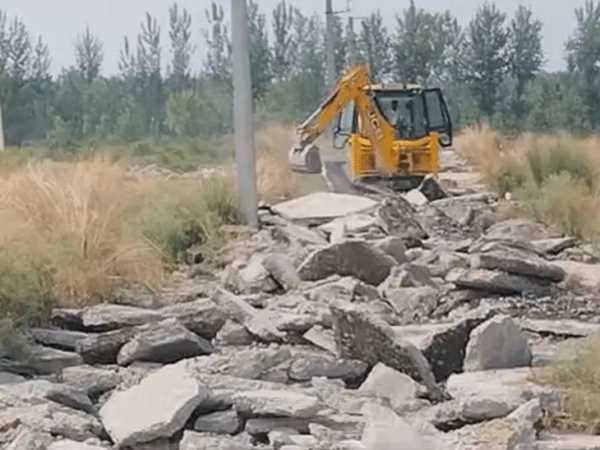 अवैध कॉलोनी पर चला बुलडोजर, सरकार की बड़ी कारवाई 