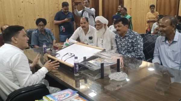 हल्द्वानी पहुंचे ट्रांसपोर्ट नगर के कारोबारी  संपत्ति कर लगाए जाने का किया विरोध !
