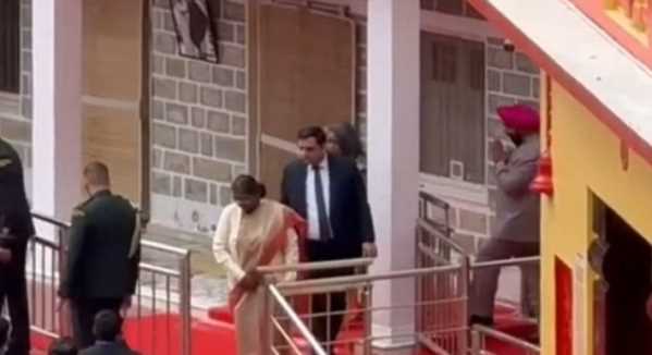 राष्ट्रपति द्रौपदी मुर्मू ने कैंची धाम में बिताया आधा घंटा, बाबा नीब करौरी का लिया आशीर्वाद