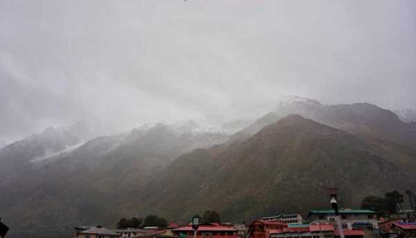 Uttarakhand Weather News: मौसम विभाग ने जारी किया येलो अलर्ट,अगले 48 घंटे में बारिश और बर्फबारी के आसार !