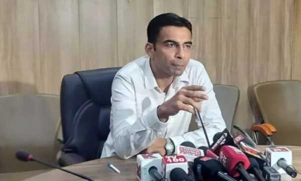 लापरवाह अधिकारियों पर DM की सख्त कार्रवाई, जनसुनवाई में अनुपस्थित रहने पर रोका वेतन