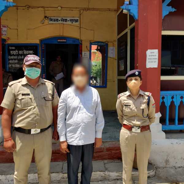 Almora news : छात्रों से यौन उत्पीड़न करने वाले आरोपी शिक्षक को पुलिस ने किया गिरफ्तार