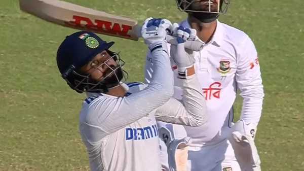  Akash Deep को विराट कोहली ने अचानक ही अपना बल्‍ला गिफ्ट में क्‍यों दिया? ये पूरा किस्‍सा है बड़ा मजेदार