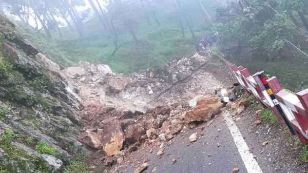 Uttarakhand Update: भूस्खलन के चलते नैनीताल के कई मार्ग हुए बंद, देखिये ये सूची 