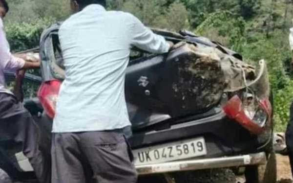 यहां में भीषण हादसा, सैकड़ों फीट गहरी खाई में समाई कार...