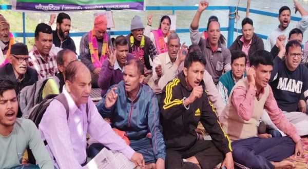 ऑपरेशन स्वास्थ्य आंदोलन 37वें दिन भी जारी, सरकार के खिलाफ नारेबाजी