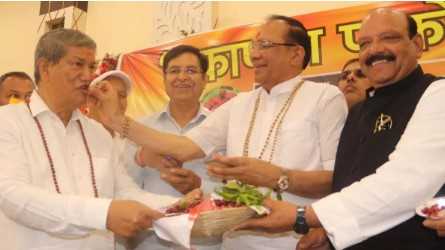 काफल पार्टी में स्वाद भी.. सियासत भी, हरीश रावत ने एक तीर से साधे कई निशाने