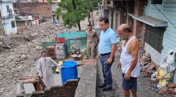 हल्द्वानी में कहीं कलसिया नाला न बन जाए मुसीबत इसलिए प्रशासन ने 66 परिवारों को दिया नोटिस