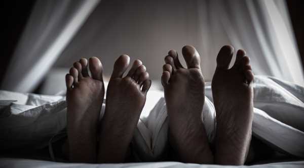 जंगल में मिली लावारिस बाइक पेड़ से लटके मिले नवदंपती के शव