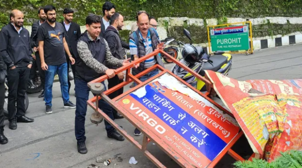  नैनीताल में बाइक वालों से ₹100 टोल पर बवाल, अधिवक्ताओं ने रुकवाई वसूली!!