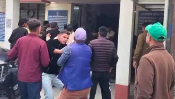 गैंगरेप मामले में कोतवाली में हंगामा, पीड़िता पक्ष और आरोपियों में मारपीट !