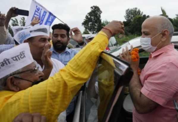 रुड़की पहुंचे मनीष सिसोदिया, कार्यकर्ताओ ने किया जबरदस्त स्वागत 