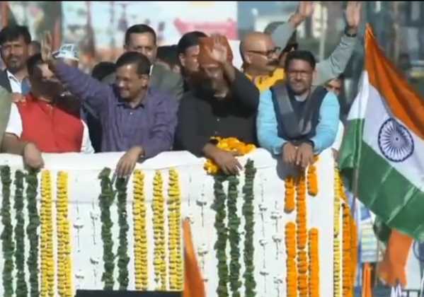 दिल्ली CM केजरीवाल का हरिद्वार में रोड शो, सरकार आई तो करेंगे तीर्थयात्रा योजना शुरू