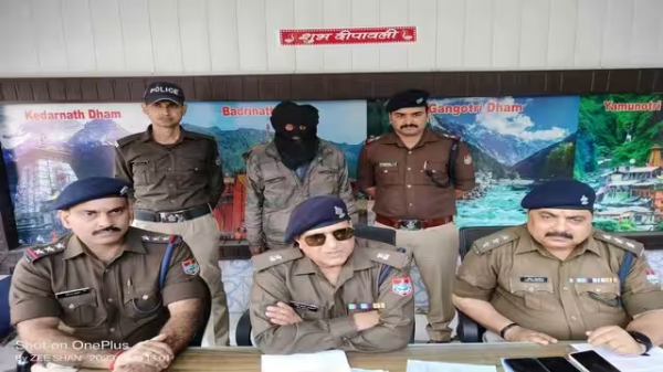 Latest Uttarakhand News : 22 साल से फरार आरोपी को पुलिस ने किया गिरफ्तार