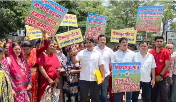 हल्द्वानी में पुल की मांग को लेकर गुस्साए ग्रामीणों का हल्लाबोल !