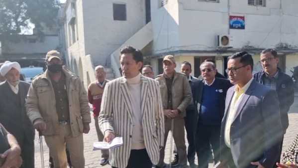 नैनीताल में अफसरशाही पर नजर: SDM के औचक निरीक्षण से विभागों में मचा हड़कंप