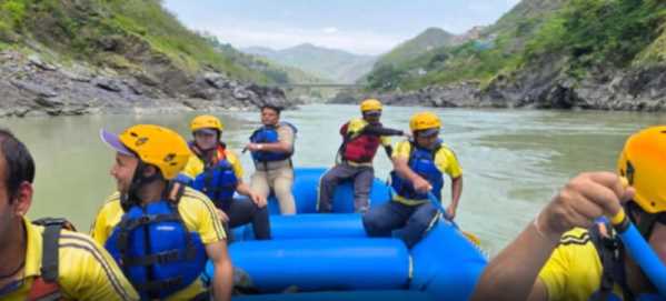 उत्तराखंड में फिर सड़क हादसा, पर्यटकों की कार बनी मौत का कारण