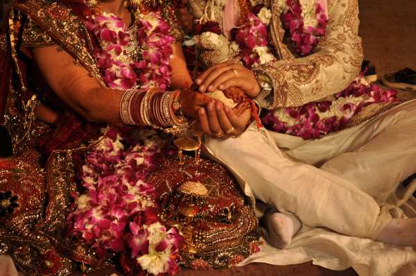 पहली पत्नी छुपाकर की दूसरी शादी 3 बच्चों का पिता निकला दूल्हा 