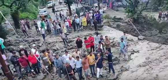 उत्तरकाशी में बादल फटने से फिर तबाही, कई इलाकों में घुसा पानी !!