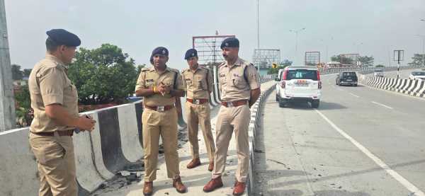 तीनपानी हादसे के बाद SSP का एक्शन, दुर्घटनास्थल का किया निरीक्षण; सड़क सुरक्षा सुधार के दिए निर्देश। 