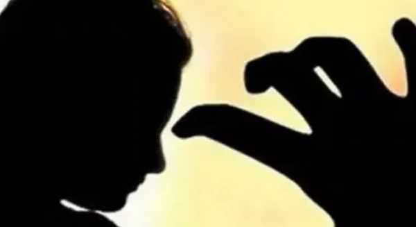 सौतेले बाप ने बेटी के साथ की शर्मनाक हरकत, मां देने जा रही थी जान! 
