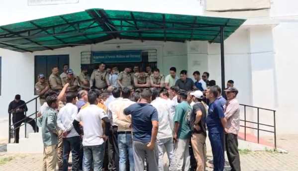 लालकुआं: ड्यूटी के बाद अचानक गिरी युवती: मौत पर बवाल, 6 लाख मुआवजा देकर हुआ समझौता