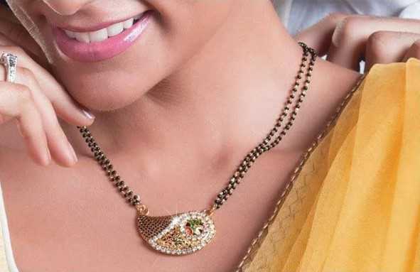 हल्दानी मंदिर में दिनदहाड़े तीन महिलाओं के मंगलसूत्र चोरी देखिए चौंकाने वाला ये वीडियो 