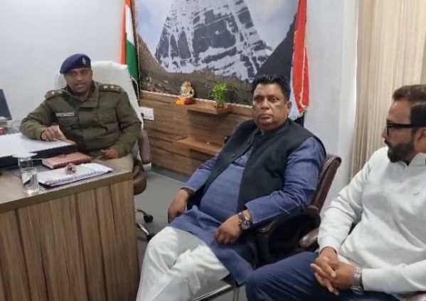 हल्द्वानी..क्रिकेट लीग के नाम फर्जीवाड़े का भंडाफोड़, पूर्व विधायक समेत कई लोगों से लाखों की ठगी !