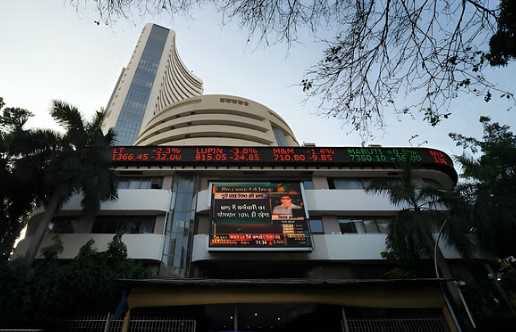 Sensex Opening Bell: शेयर बाजार में कमजोर शुरुआत; सेंसेक्स 50 अंक फिसला