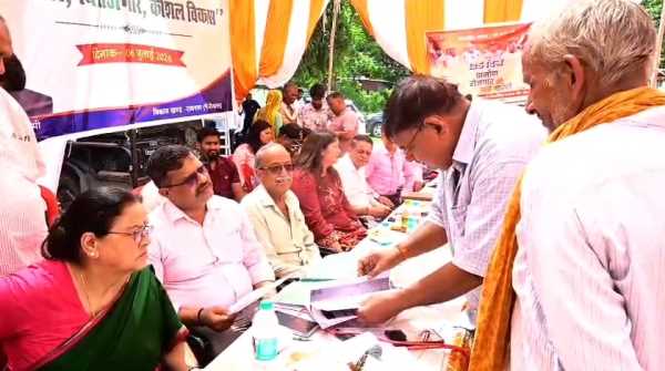 नैनीताल में लगा जनसमस्या समाधान शिविर, लोगों को एक ही मंच पर मिली 27 विभागों की सेवाएं