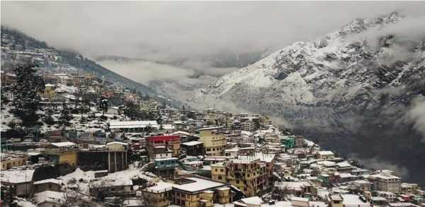 Uttarakhand Weather: उत्तराखंड में बढ़ रहा ठंड का प्रकोप, पहाड़ो से मैदानी इलाको तक गिर रहा तापमान 