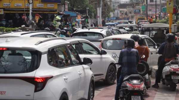 वीकेंड पर वाहनों से पैक ऋ‍षिकेश, लगा सात किलोमीटर लंबा जाम
