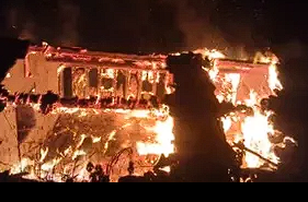 भयानक आग में उजड़ा आशियाना,  बकरियां और मवेशी जले जिंदा!!