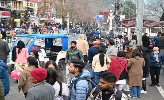 New Year Celebration: नए साल के जश्न के लिए नैनीताल तैयार, उमड़ी भीड़